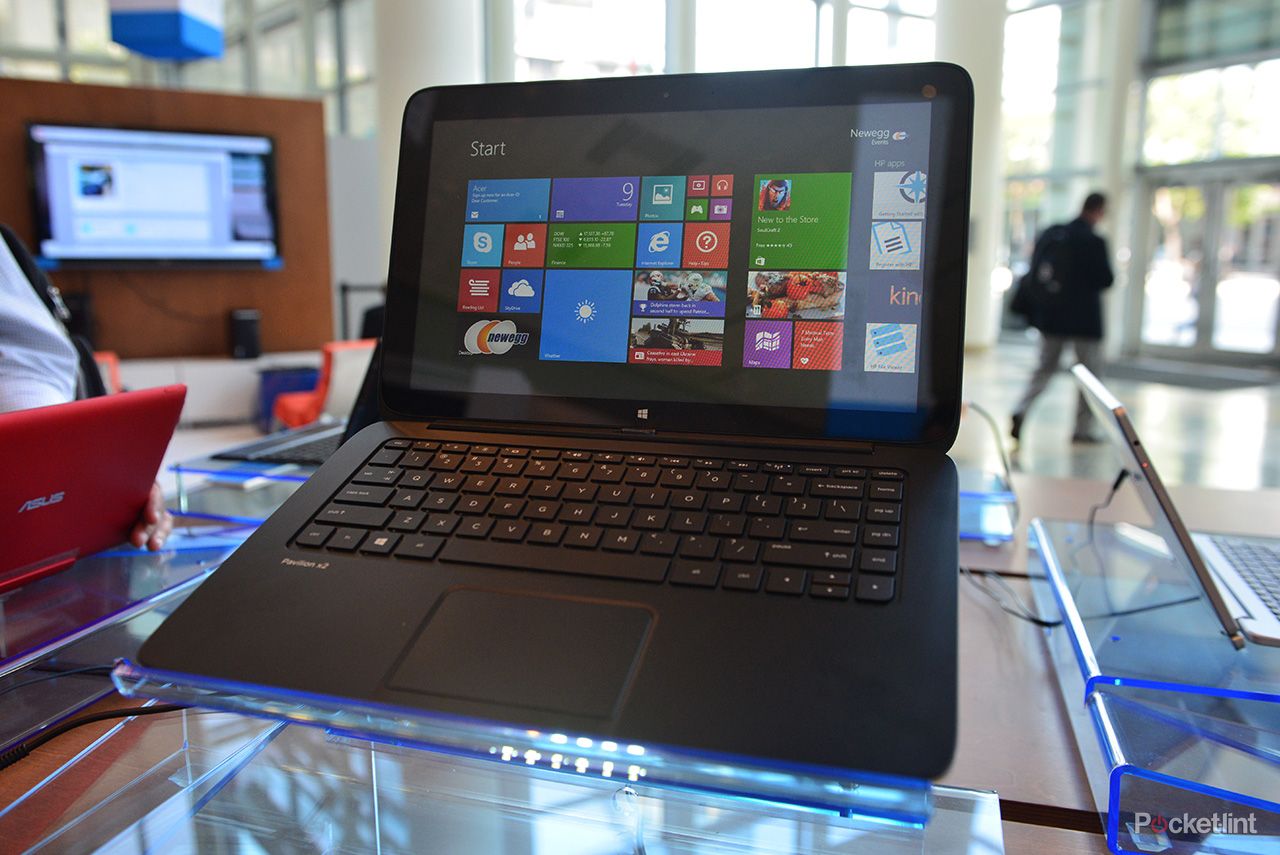 hands on hp pavilion x2 2 in 1 pushes screen gloss to excess image 1