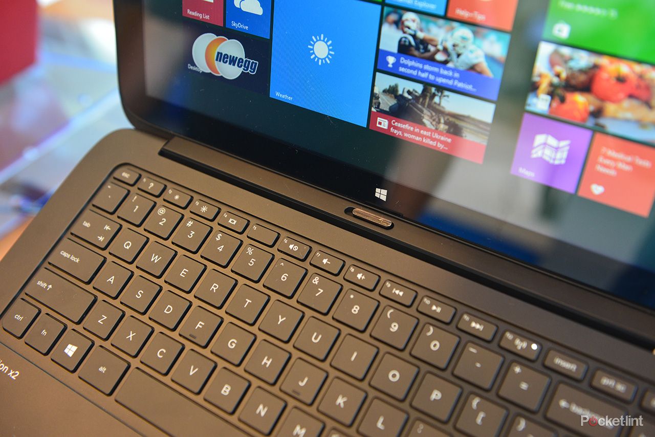 hands on hp pavilion x2 2 in 1 pushes screen gloss to excess image 3