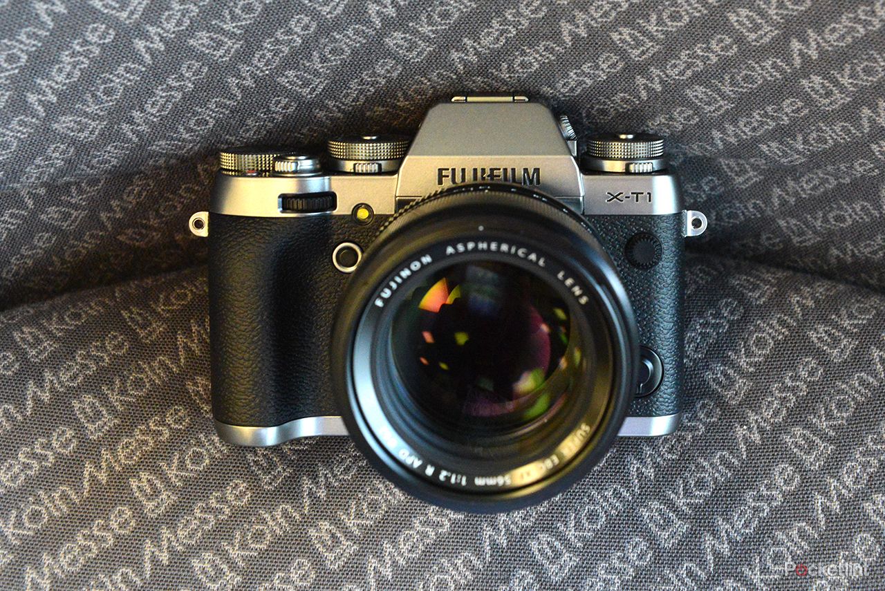 fujifilm x t1 graphite silver edition matte finish somehow looks flat and plasticky hands on  image 1