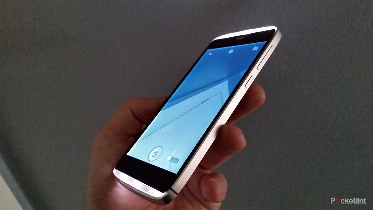 alcatel onetouch idol alpha the smartphone with selfie lighting hands on  image 1