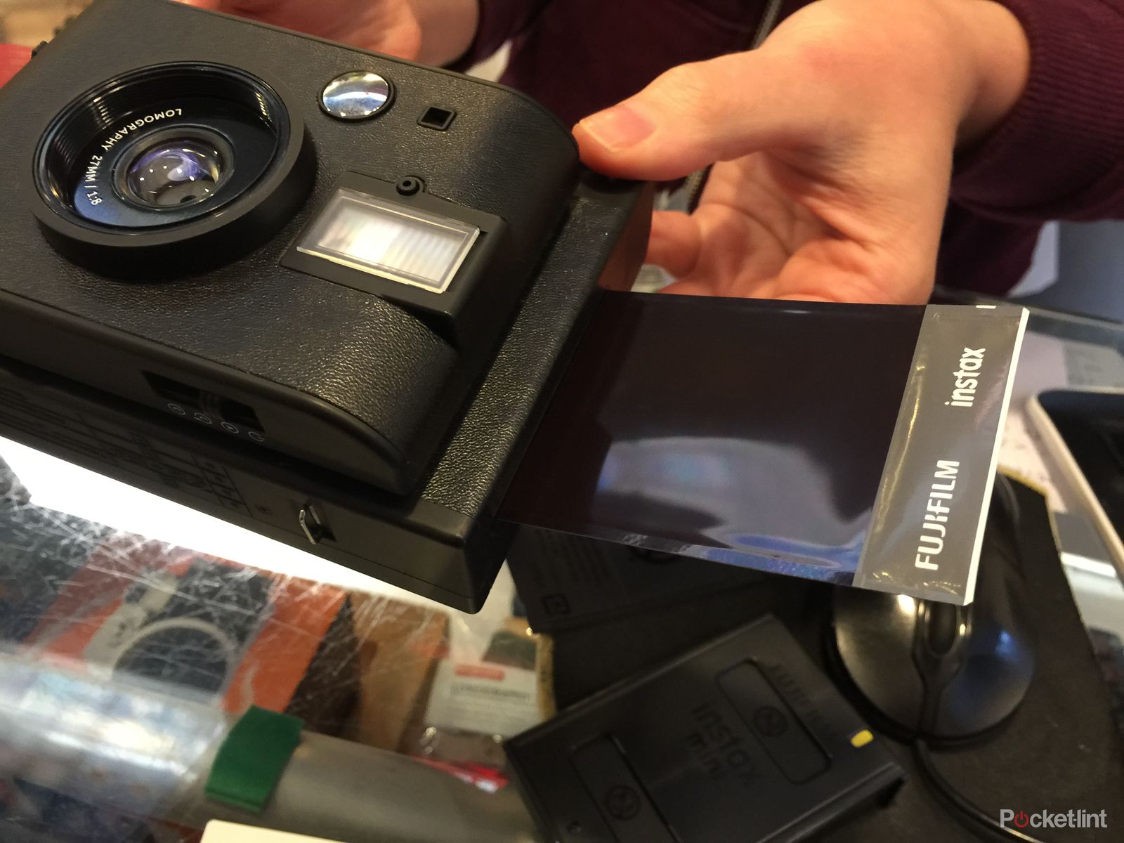 lomography lomo instant hands on instant film camera gets retro makeover image 17