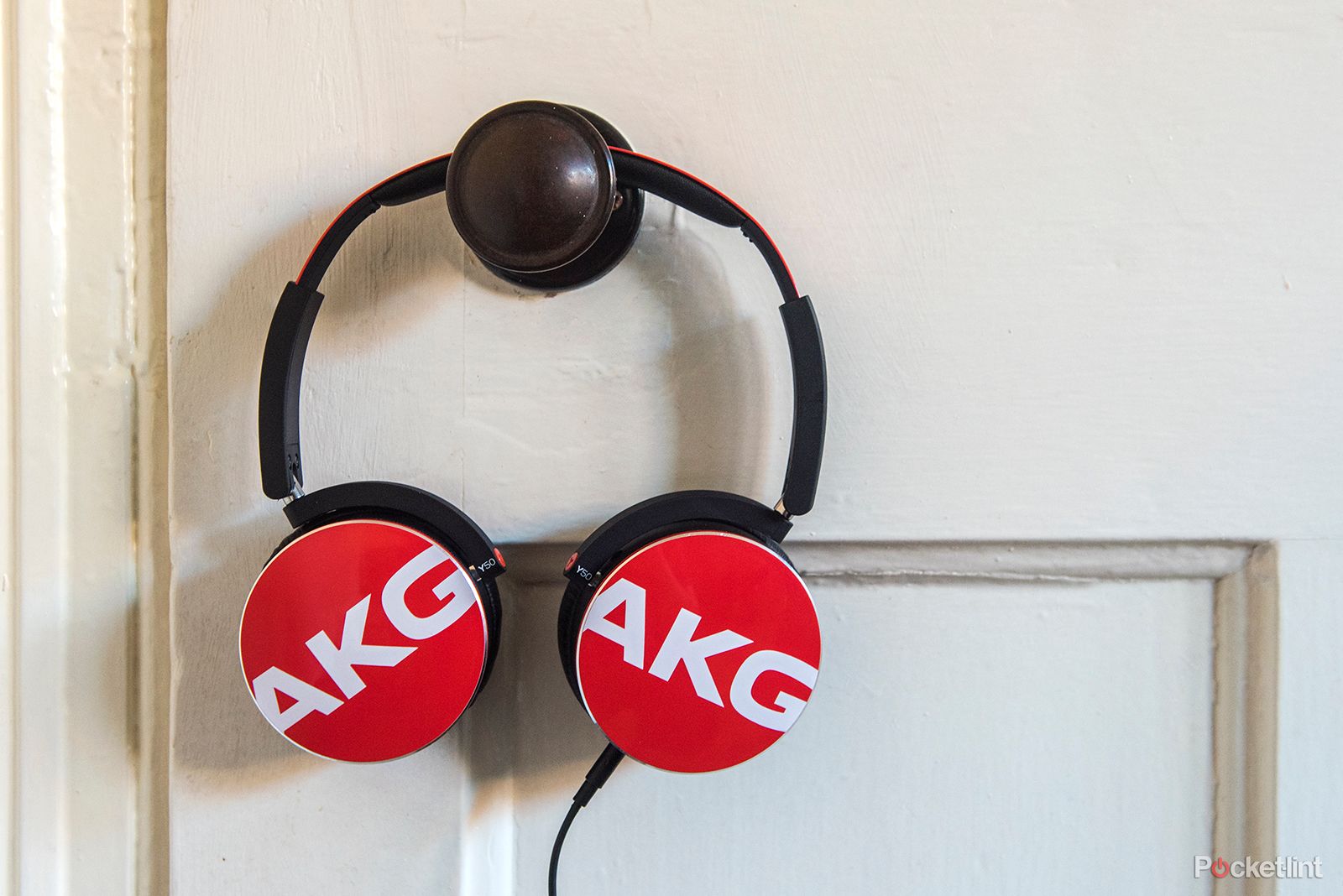 akg y50 on ear headphones review image 1