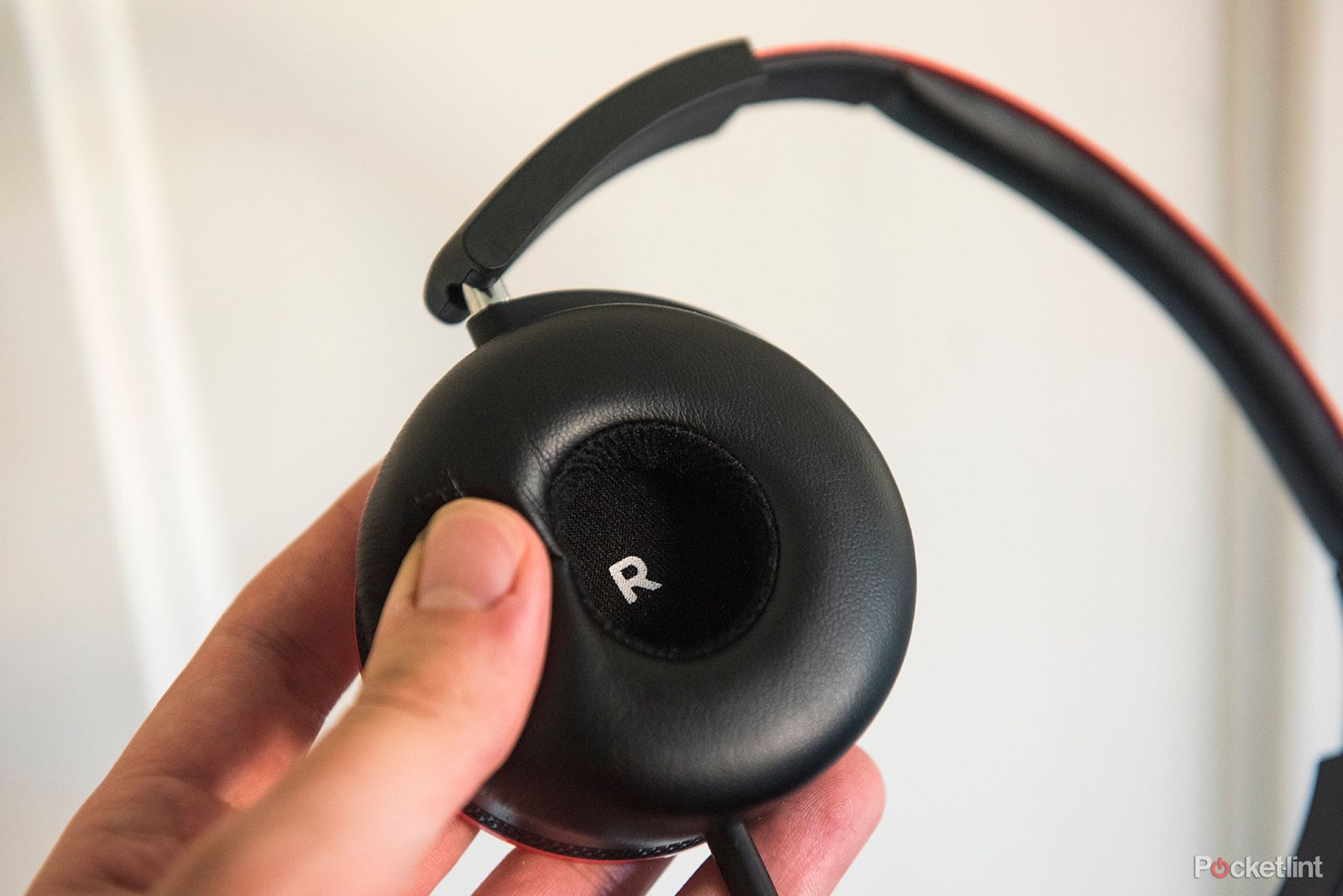akg y50 on ear headphones review image 4