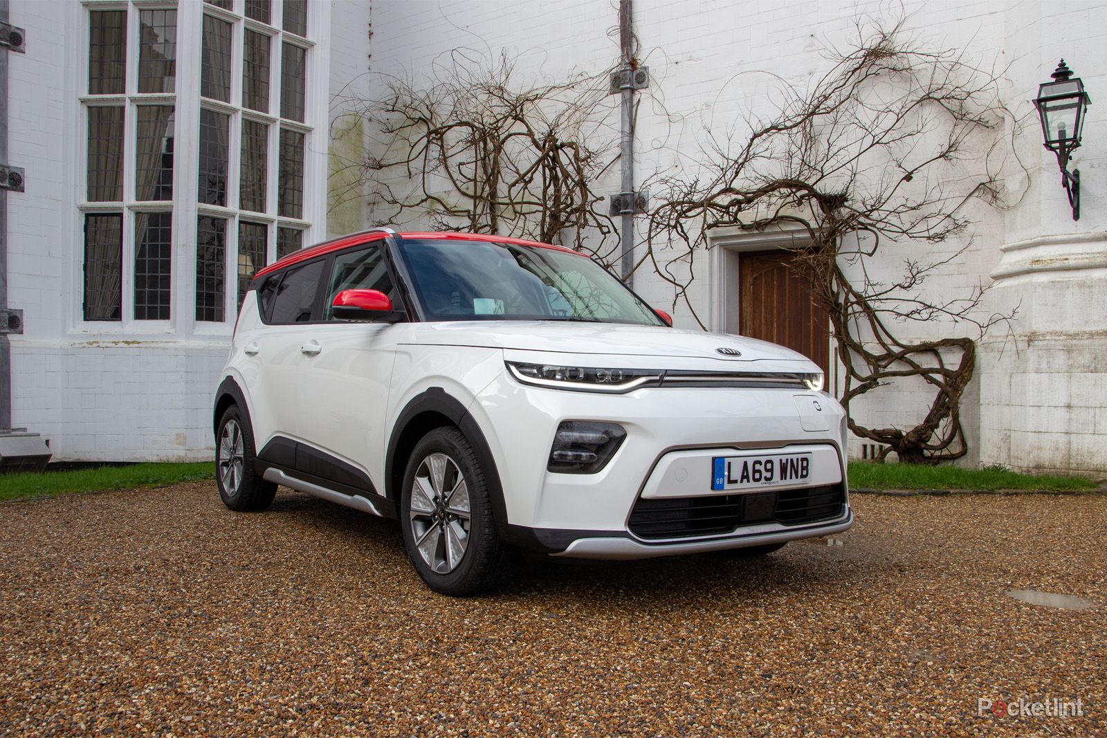 Best electric cars Top batterypowered EVs for UK roads