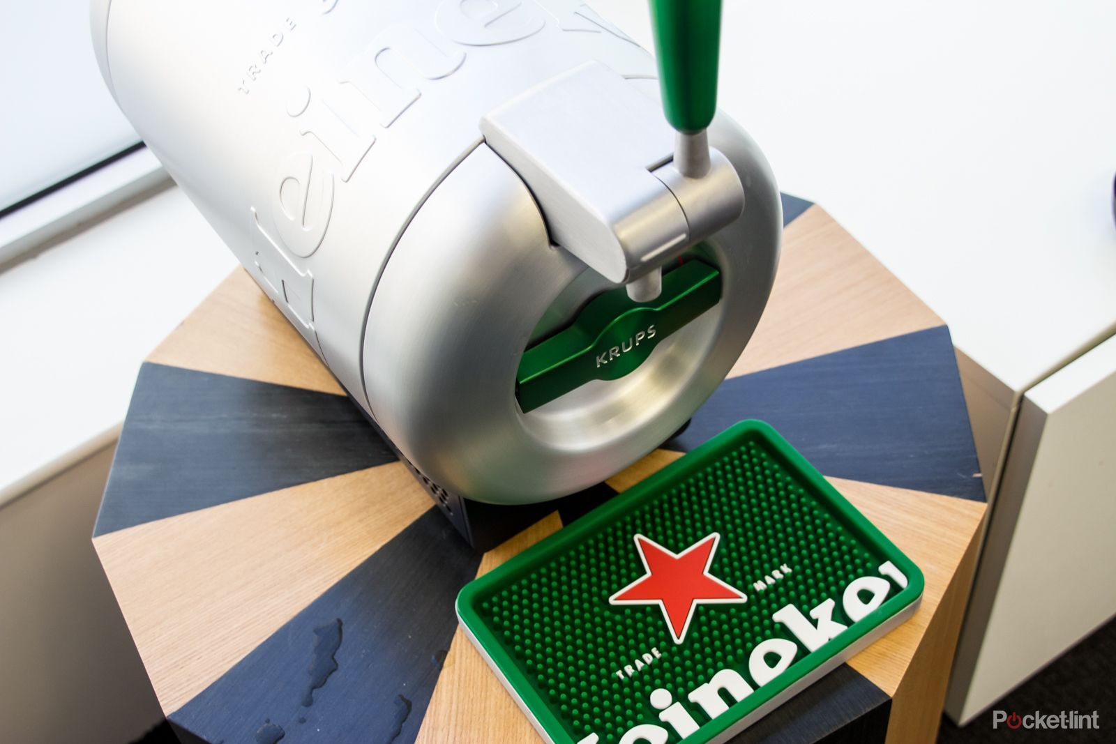 learning to pour the perfect beer we go hands on with krups the sub heineken edition image 1