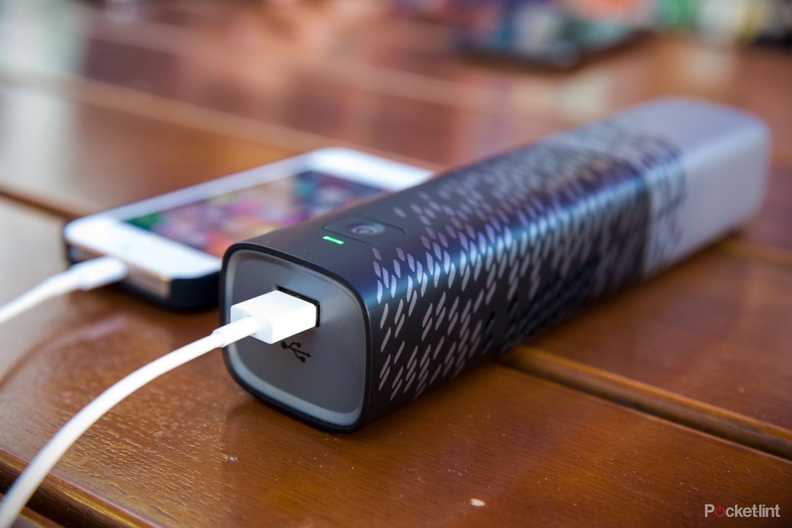 upp hydrogen fuel cell phone charger now available in apple stores we go hands on image 1