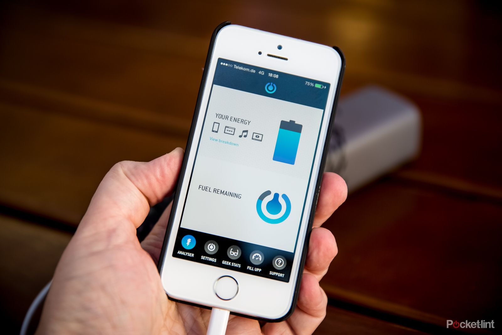 upp hydrogen fuel cell phone charger now available in apple stores we go hands on image 9