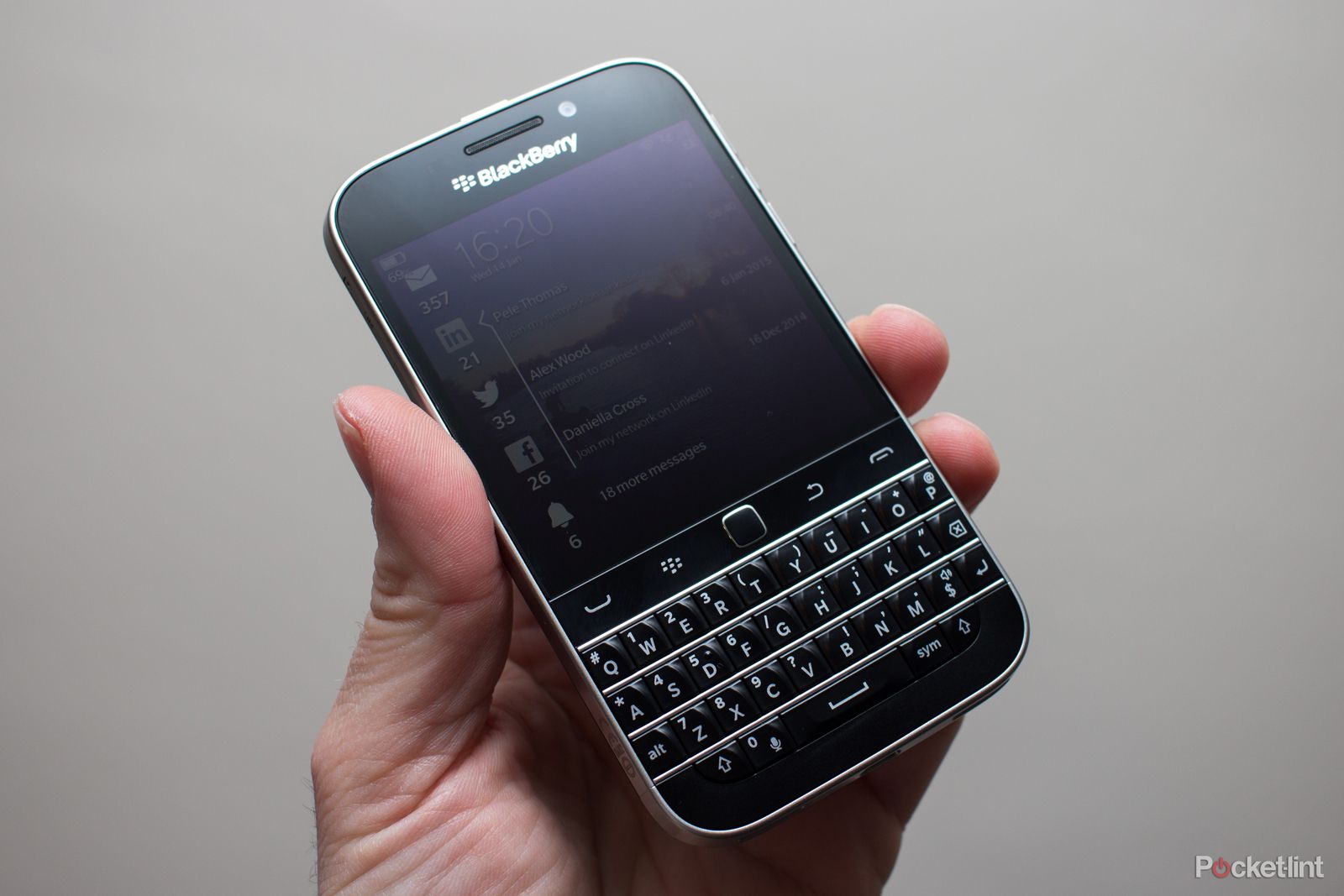 blackberry classic review image 2
