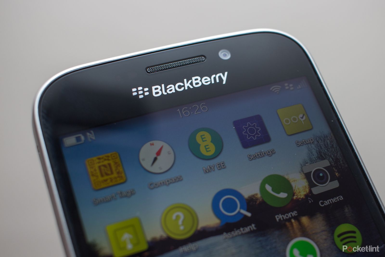 samsung reportedly wants to buy blackberry for 7 5 billion but bb denies rumours image 1