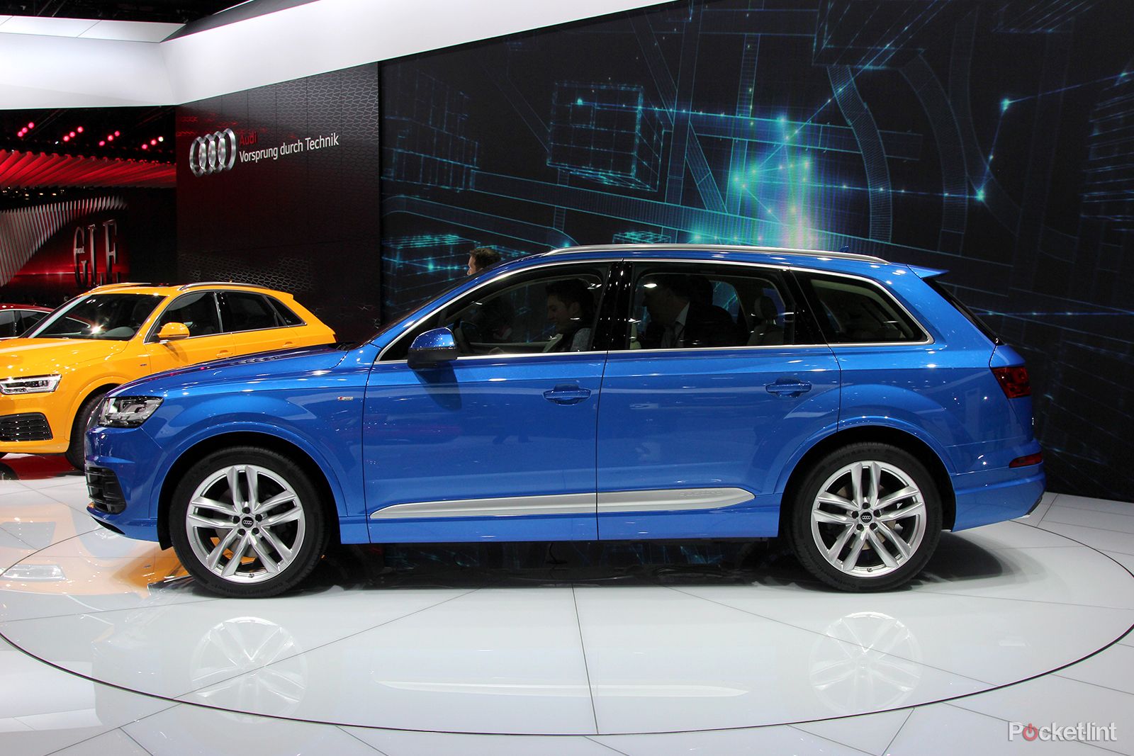 audi q7 awesome tech meets awkward design hands on image 5