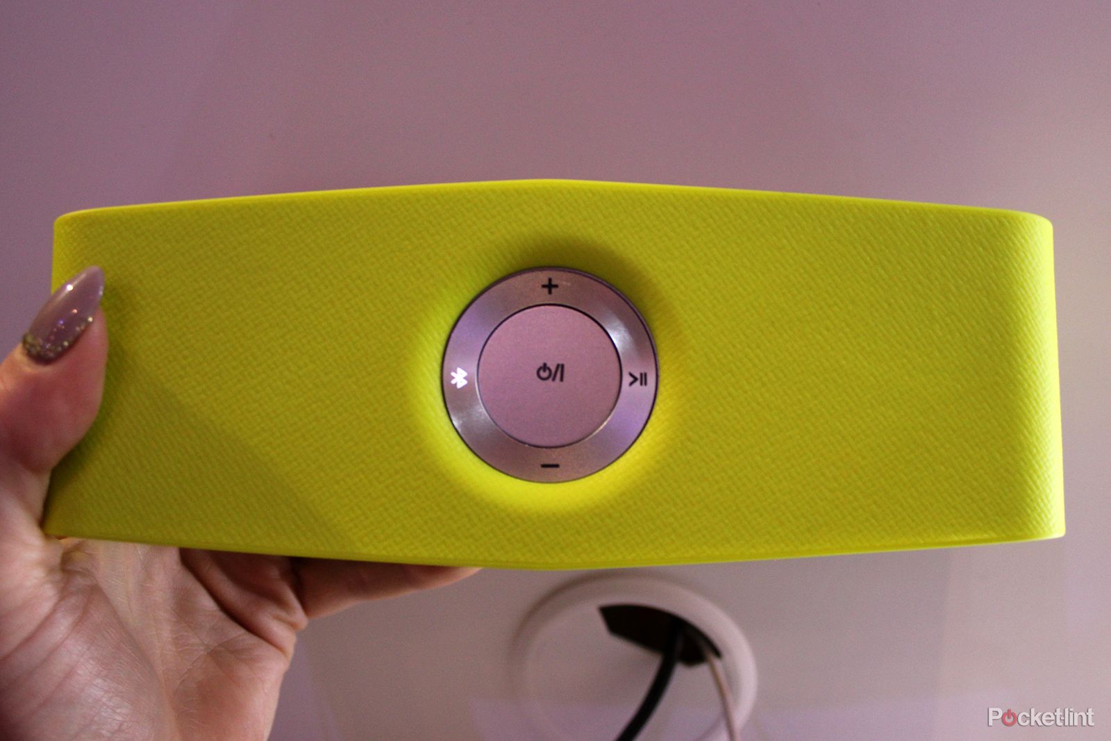 lg p7 music flow bluetooth speaker hands on colour quality and portability image 4