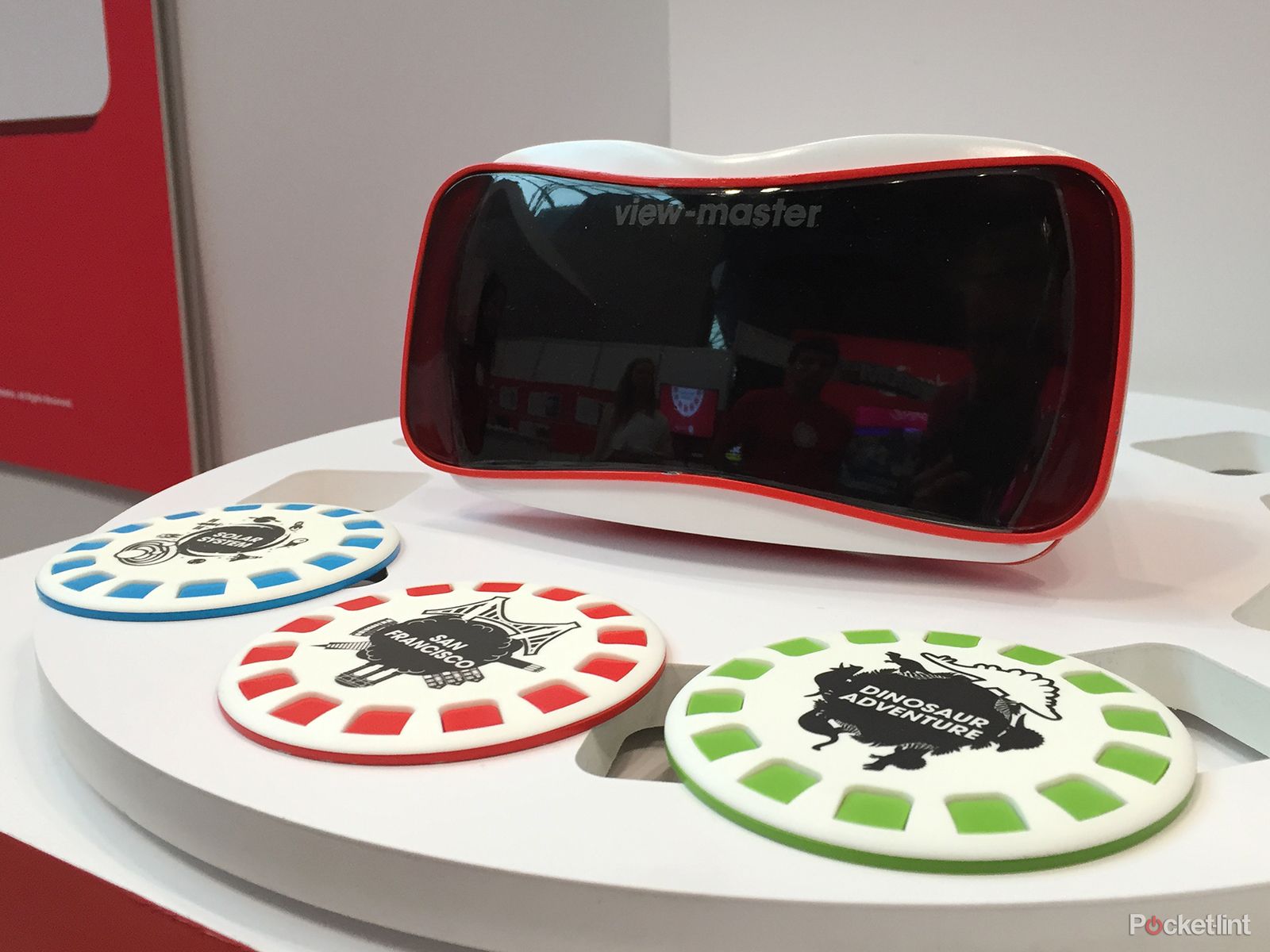 view master hands on the vr reimagining of a 50s classic image 1
