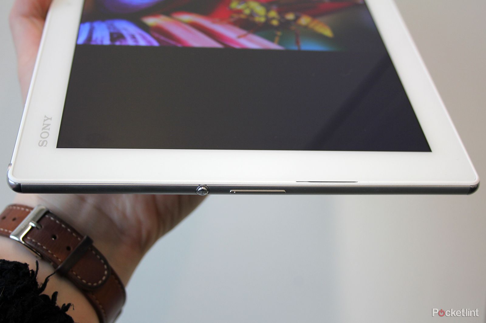 sony xperia z4 tablet hands on slimmer lighter and sexier image 19