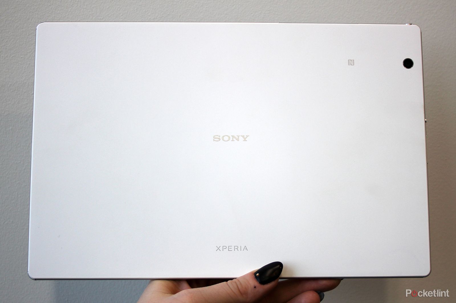 sony xperia z4 tablet hands on slimmer lighter and sexier image 3
