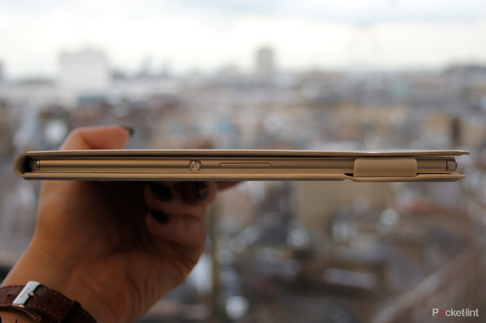 sony xperia z4 tablet accessories hands on slim protection smart speaker and laptop conversion image 12