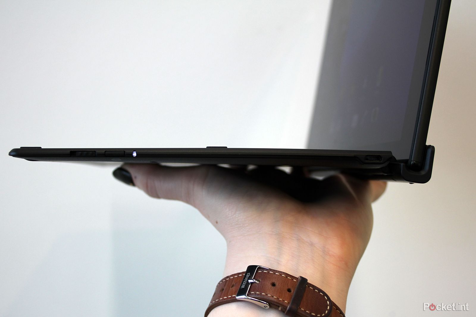 sony xperia z4 tablet accessories hands on slim protection smart speaker and laptop conversion image 30