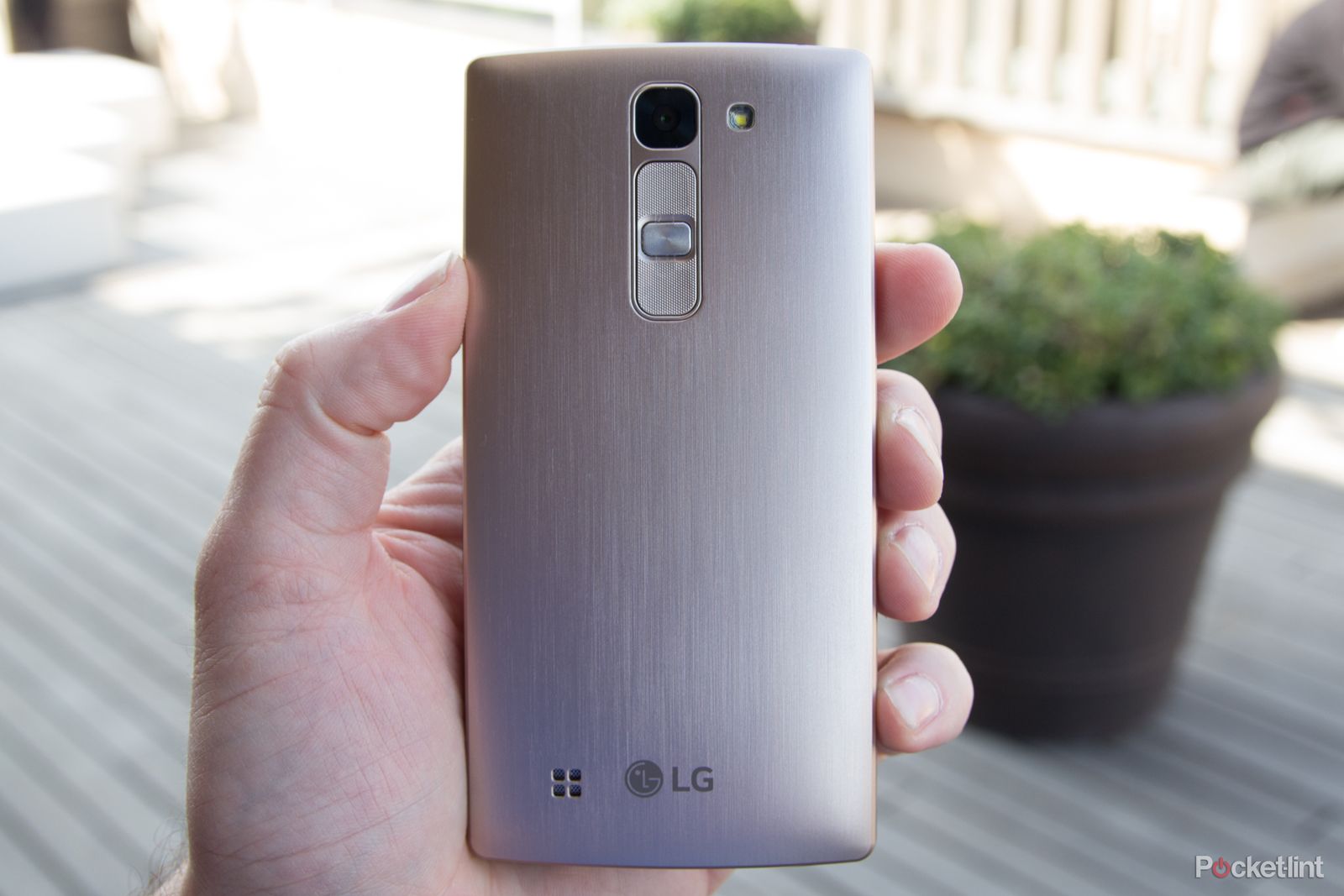 lg magna hands on all about that curve bout that curve no p oled image 3