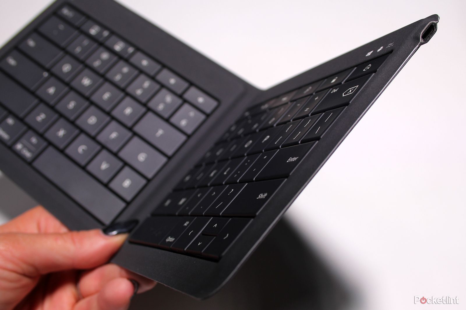microsoft universal foldable keyboard hands on portable productivity image 4