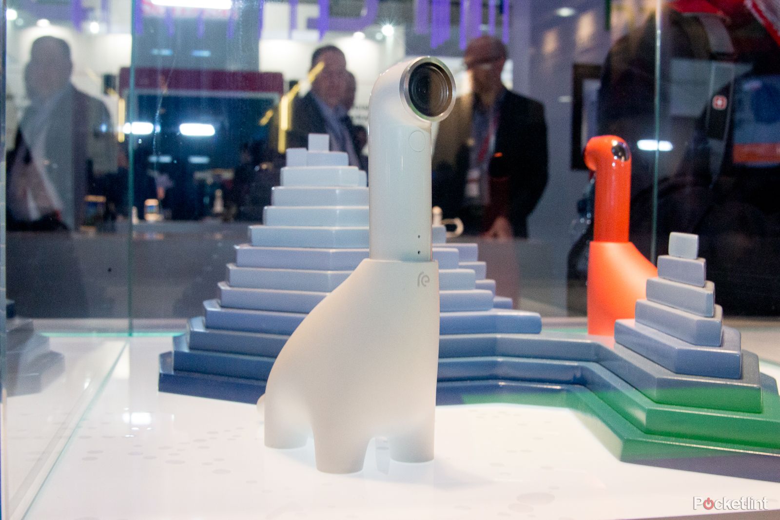 htc re dinosaur makes snapping photos and shooting video fun image 1