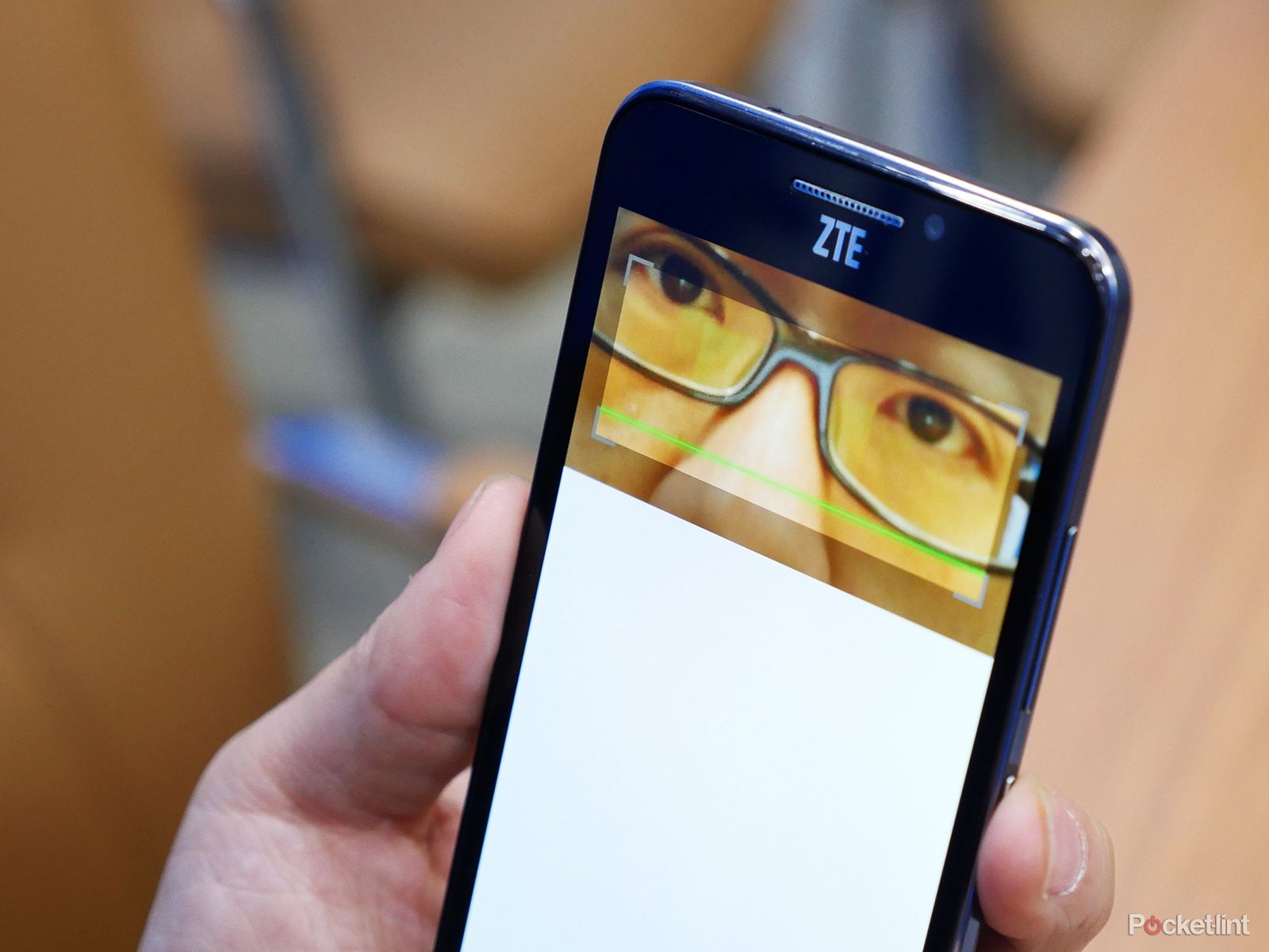 want to unlock your smartphone with your eyes the zte grand s3 s retina scanning tech can do just that hands on image 11