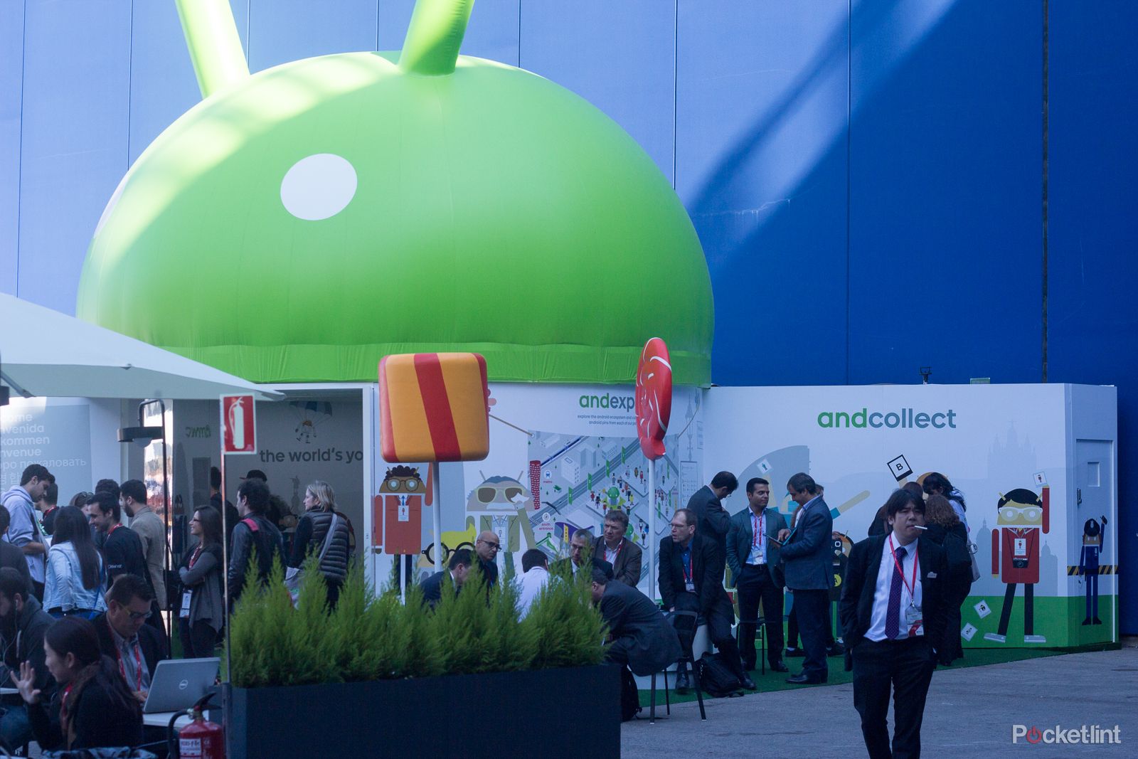 android fans will freak we ve managed to get all 124 mwc pin badges and here they are image 1