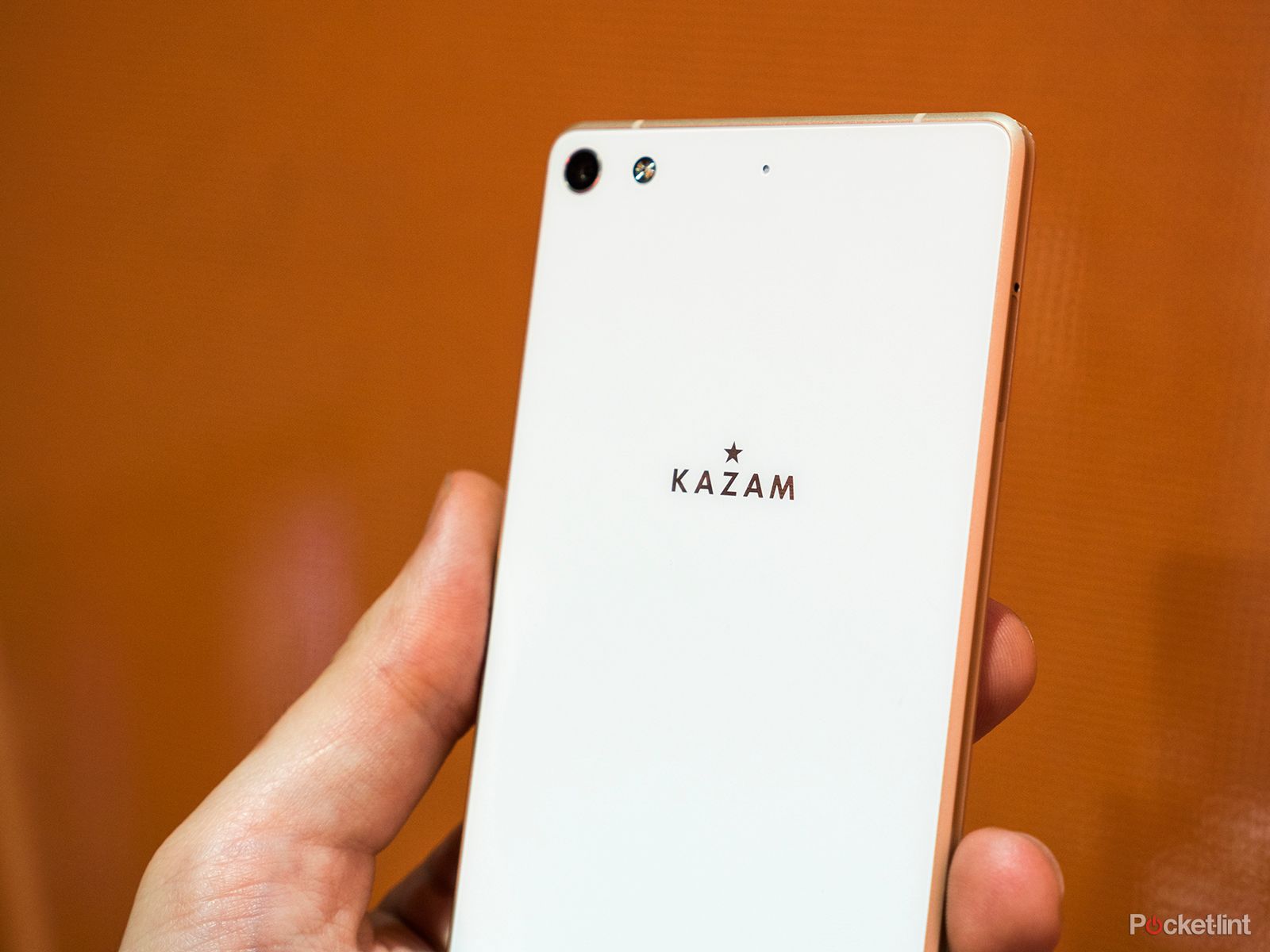 kazam tornado 552l slender 5 2 inch smartphone has got the looks hands on image 4