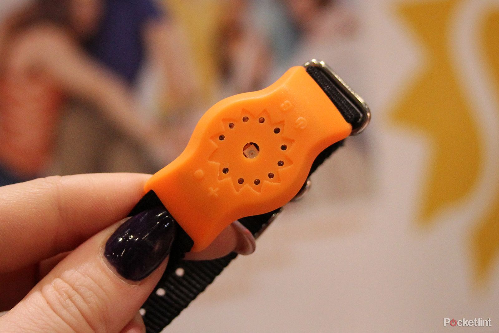 sunfriend wearable wants to help you enjoy the sun without burning image 9