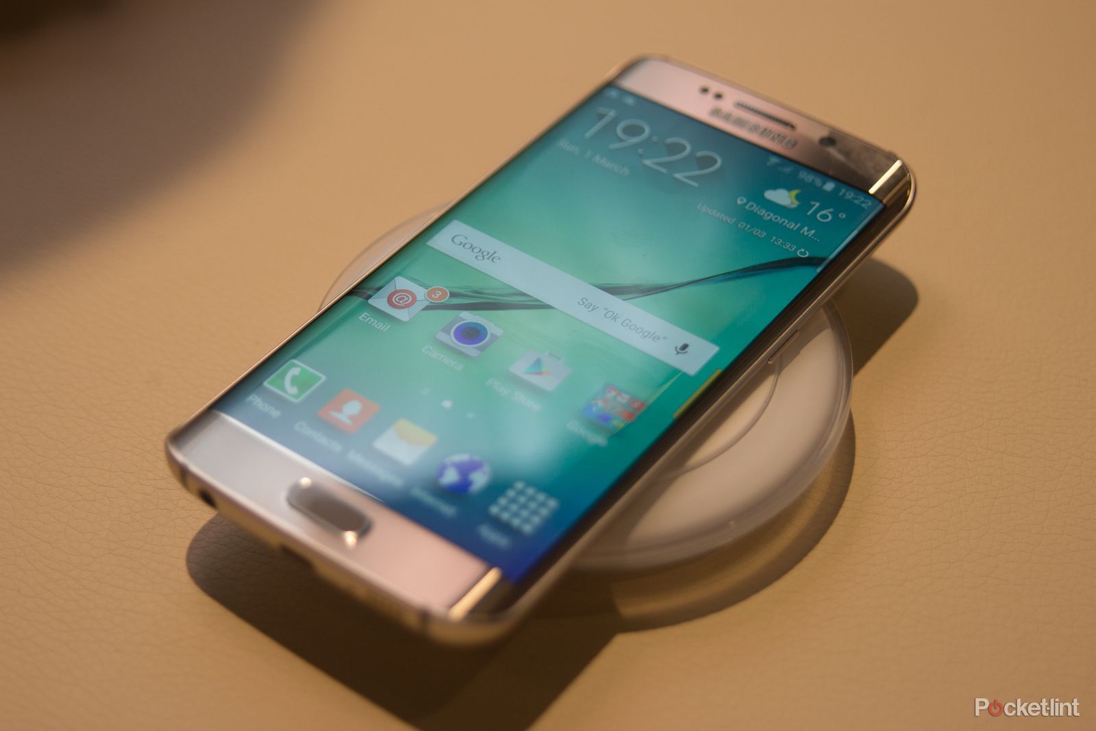 samsung galaxy s6 and s6 edge should let you delete unwanted bloatware image 1