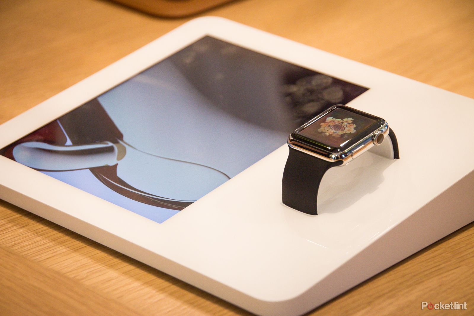these are the only places you ll be able to buy an apple watch today to walk away with image 1