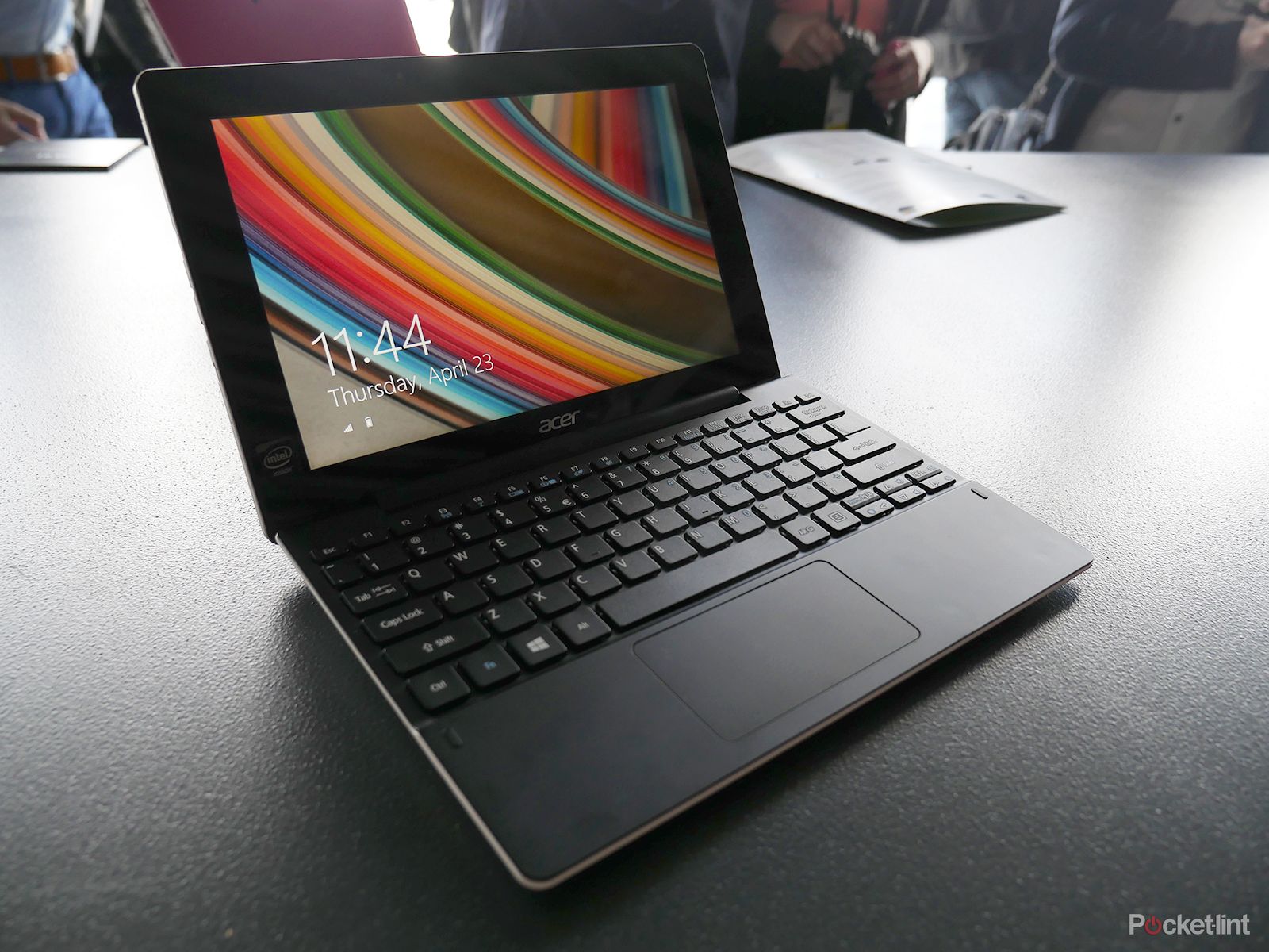 acer aspire switch 10 e the bold yet budget 2 in 1 hands on  image 1