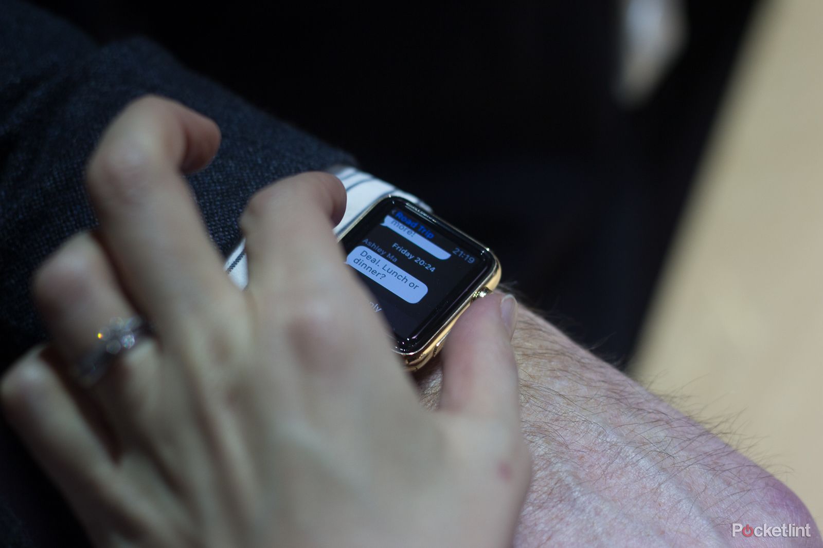Así es el posible nuevo anillo inteligente que permite compartir datos con  tan solo un toque gracias a la tecnología NFC