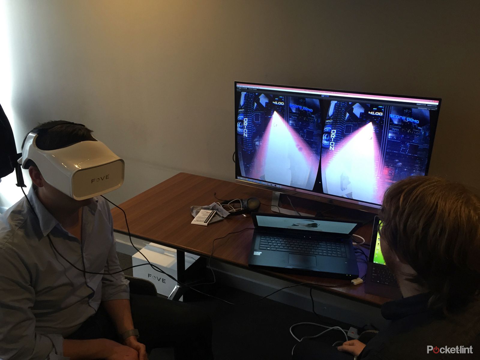 forget head tracking on oculus rift fove vr headset can track your eyes image 2