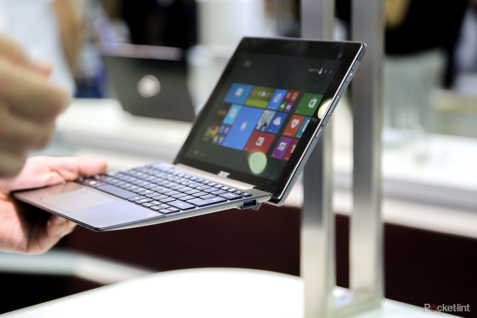 acer aspire switch 10v cherry trail goes 2 in 1 hands on image 2