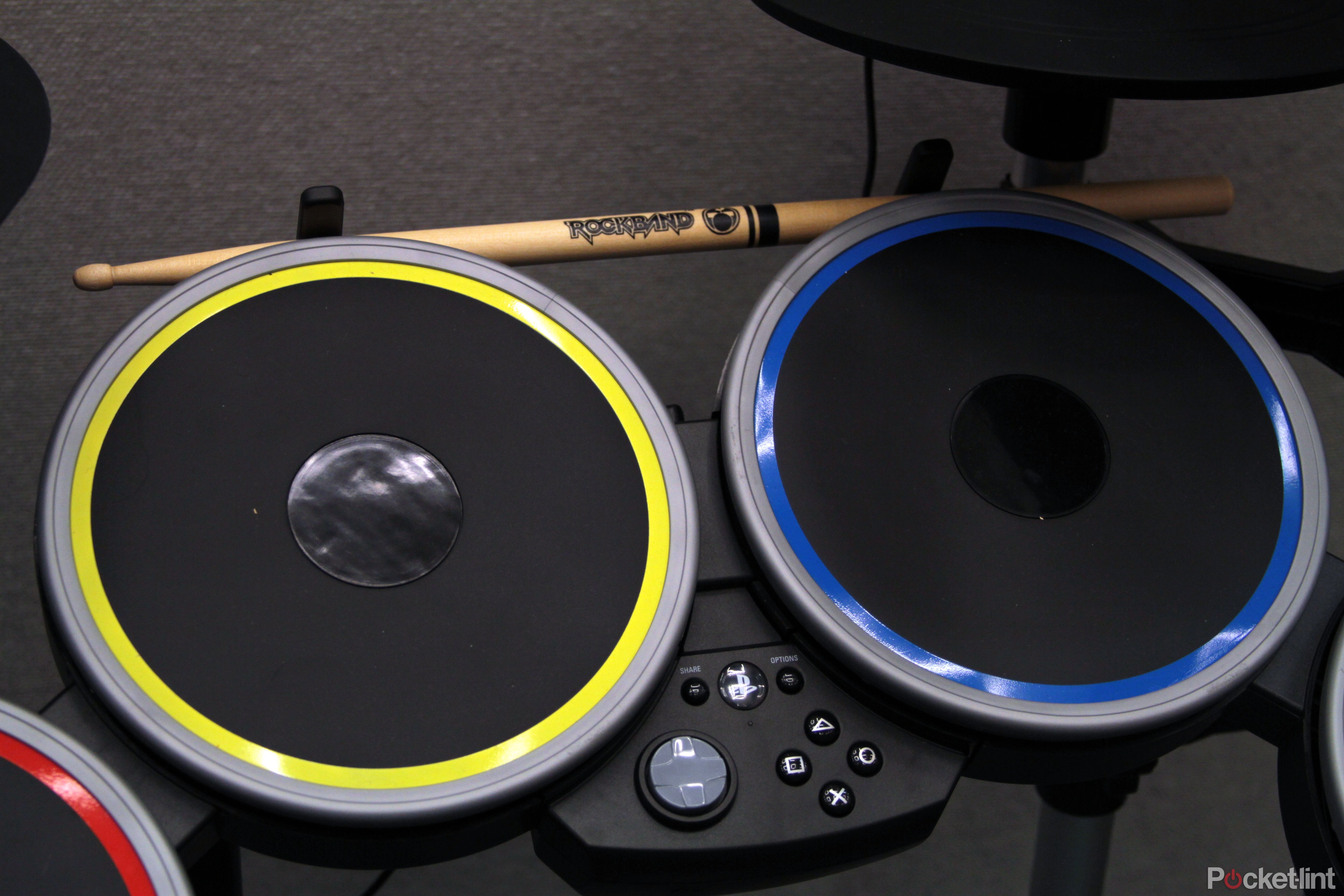rock band 4 preview freestyle guitar solos and the new mad catz controllers hands on image 15
