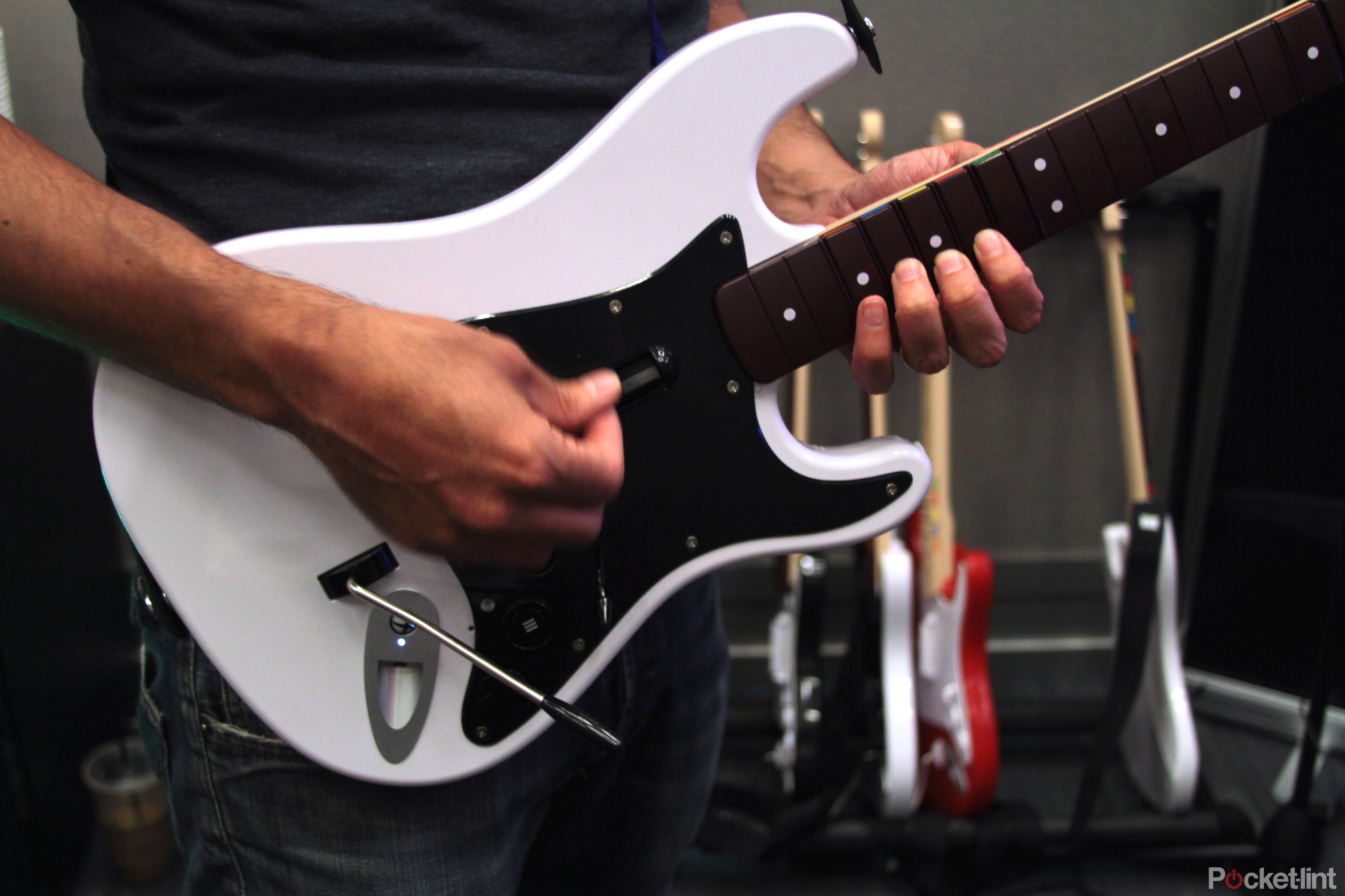 rock band 4 preview freestyle guitar solos and the new mad catz controllers hands on image 4