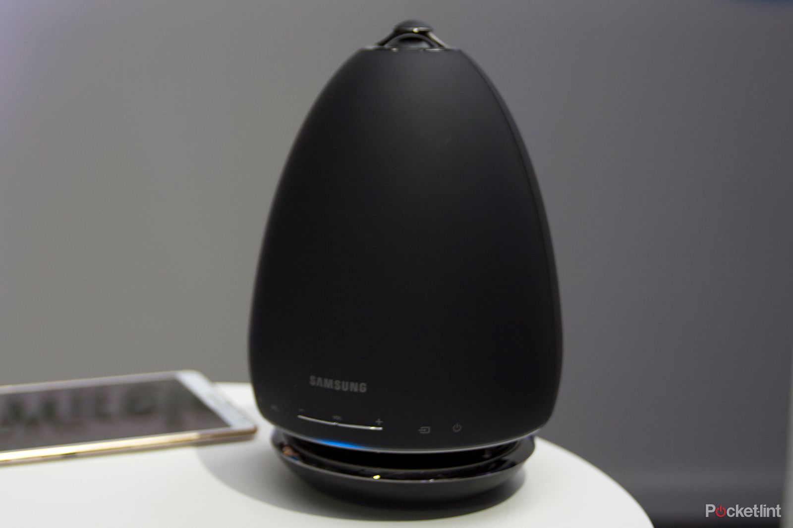 samsung wireless audio 360 r6 and r7 speakers shake up multi room hands on image 6