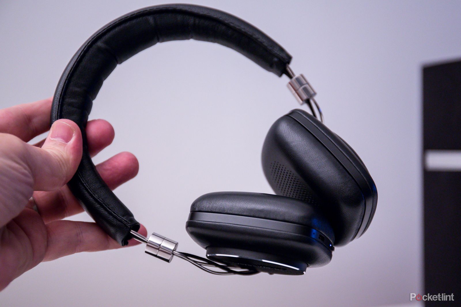 bowers wilkins p5 wireless headphones review image 2