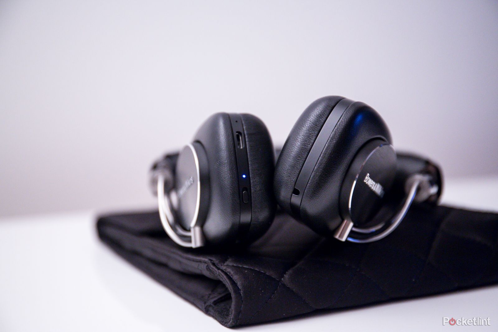 bowers wilkins p5 wireless headphones review image 6