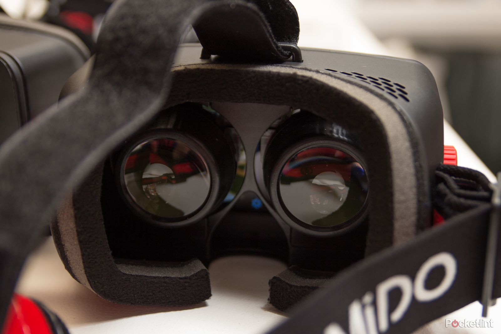 homido is a universal virtual reality headset for smartphones hands on image 5