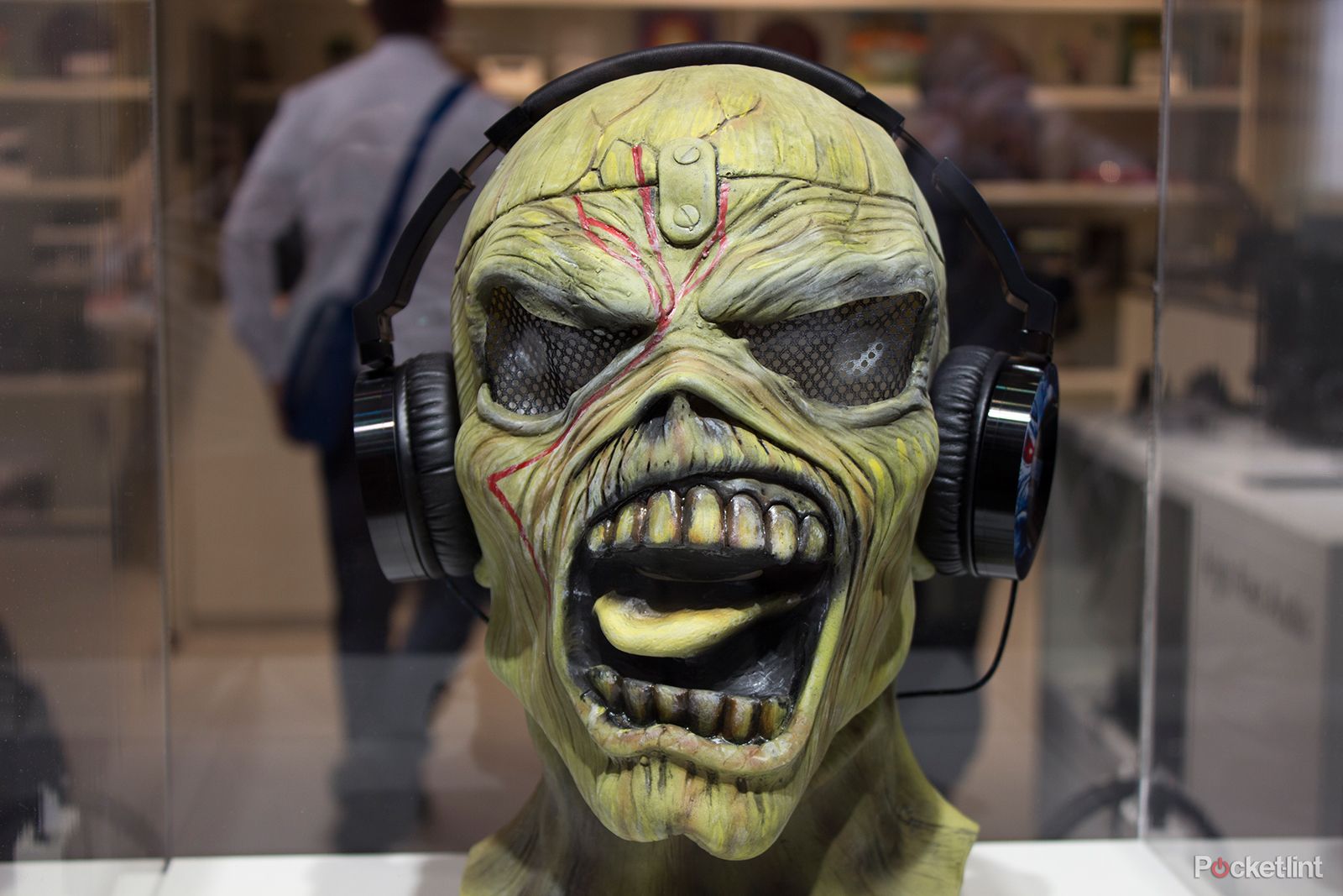 ed ph0n3s in not a new youtuber its the first pair of iron maiden headphones from onkyo image 1