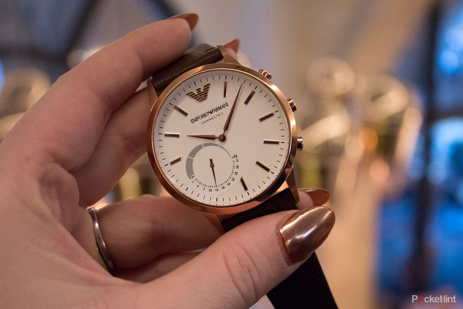 tech meets fashion 6 of the most stylish smartwatches image 8