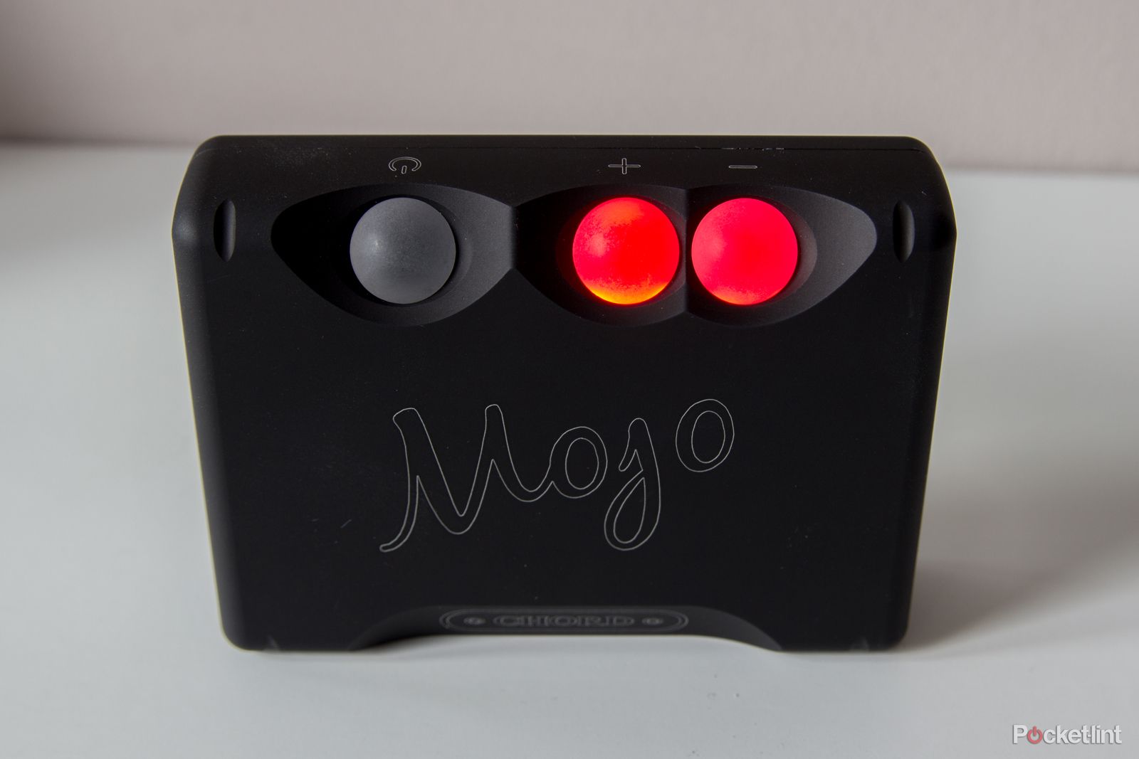 chord mojo the dac that wants to make your smartphone sound better image 2