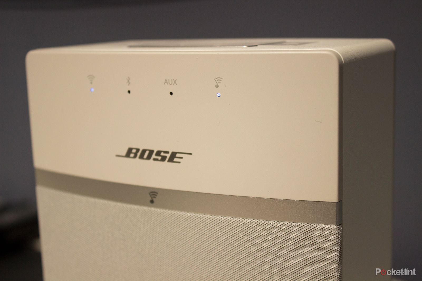 bose aims at sonos with soundtouch 10 speaker adds bluetooth and wi fi to next gen multi room speakers image 1