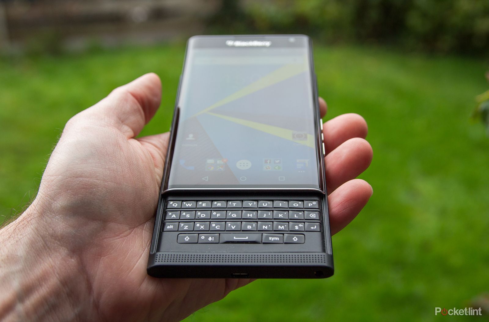 BlackBerry Priv review: Android alone can't save the company