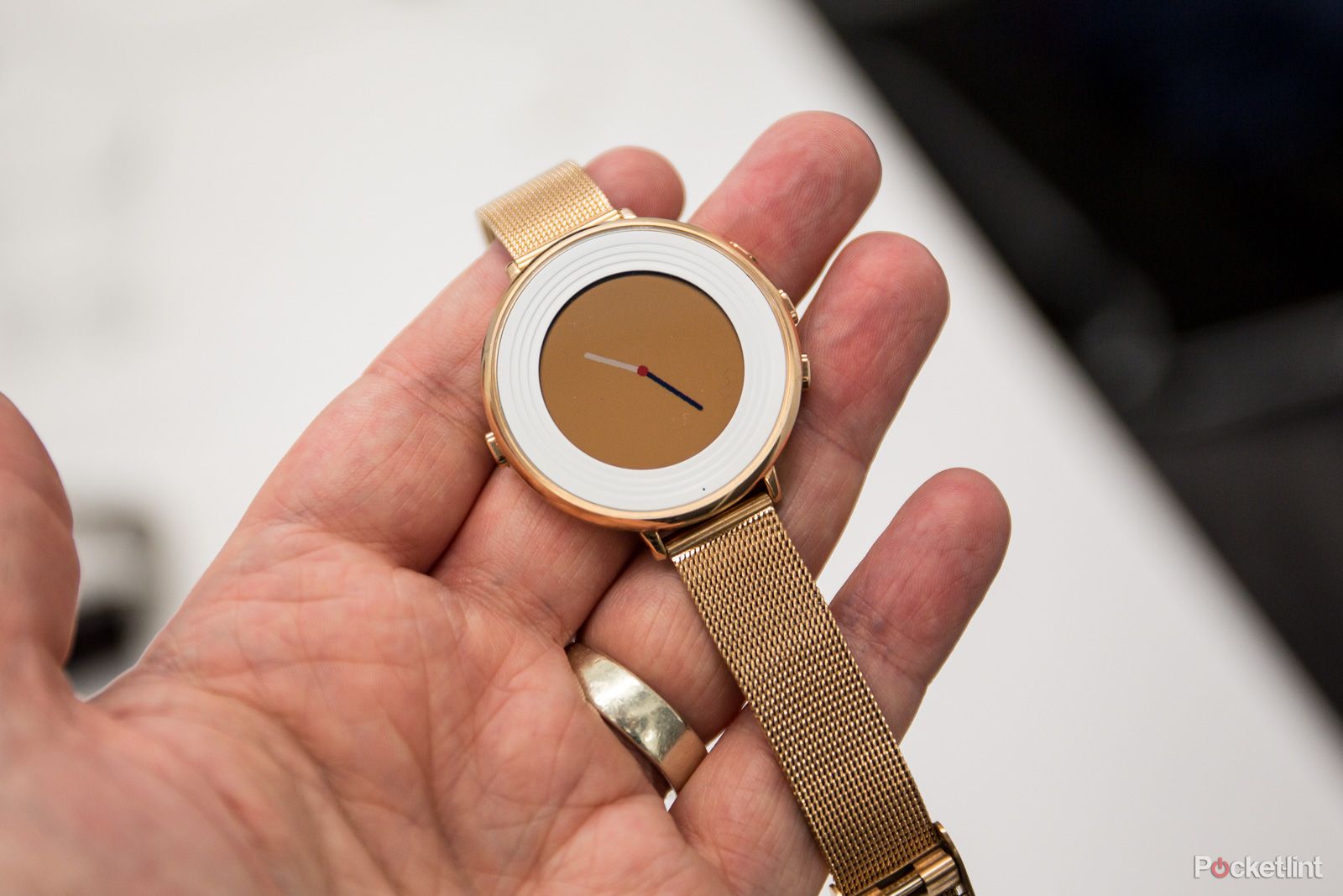 pebble time round coming to the uk sooner than you think we take a first look image 3