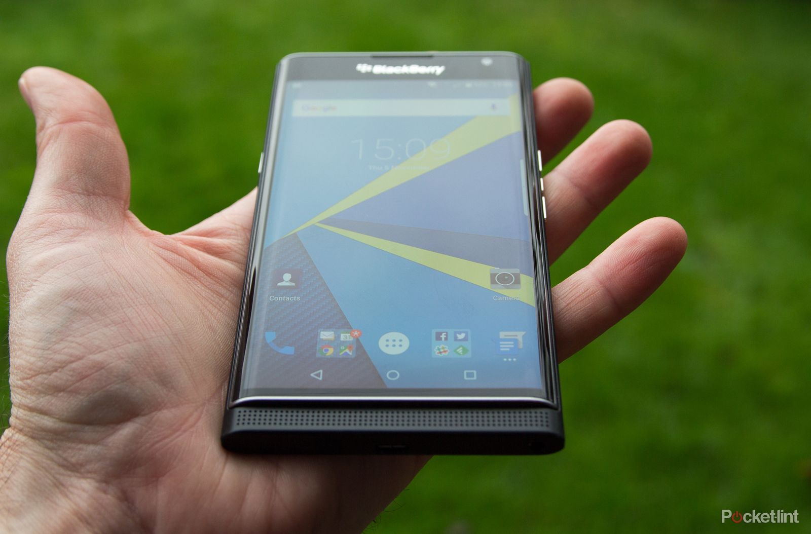 5 things android users will love about the blackberry priv image 1
