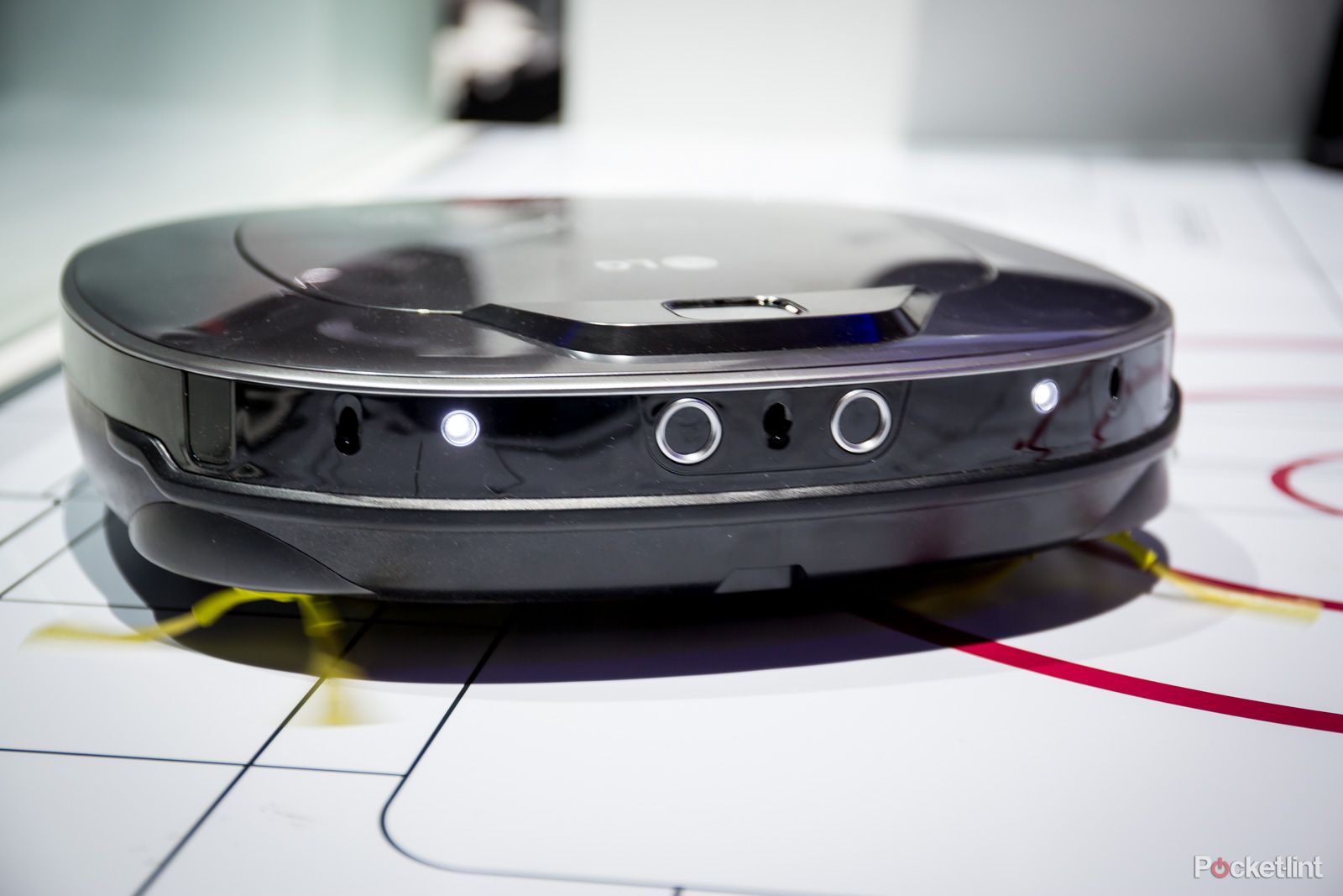 lg hom bot turbo robot vacuum puts the fun into cleaning here s why image 1