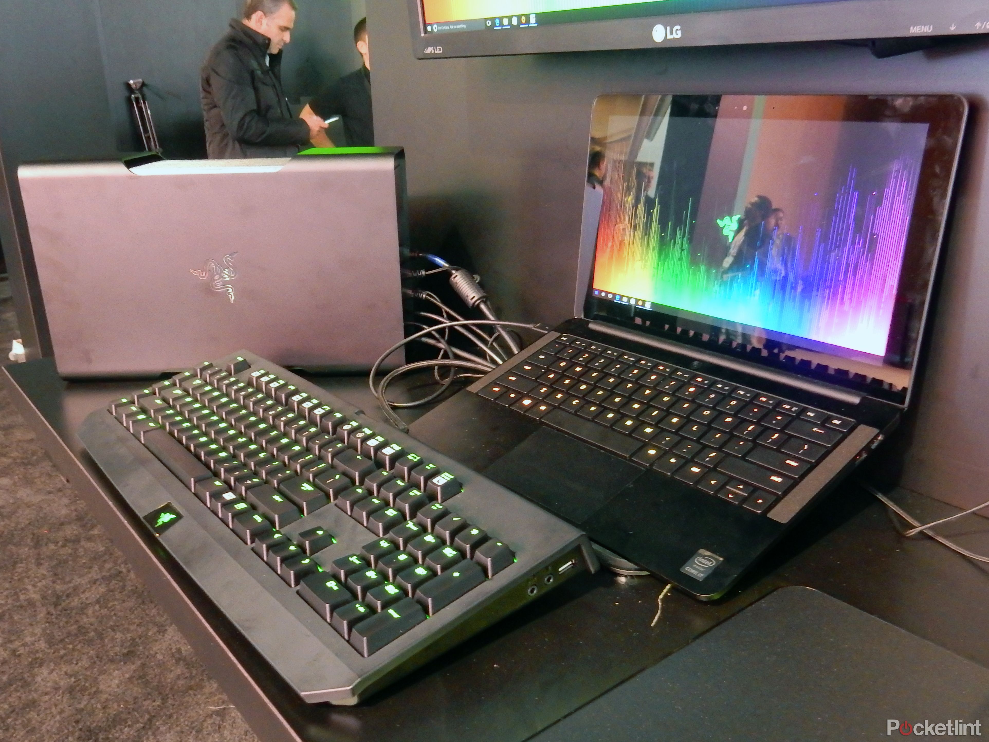 razer enters ultrabook territory with this new beaut image 14
