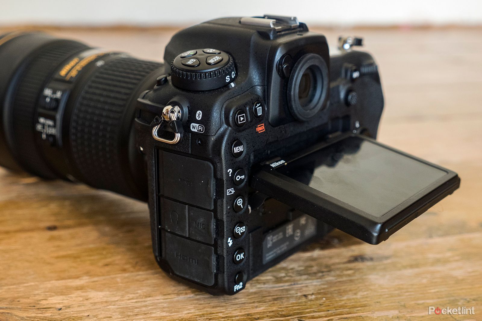 Descatalogada la Nikon D500, Fujifilm se queda por ahora sola en el  segmento de las APS-C profesionales