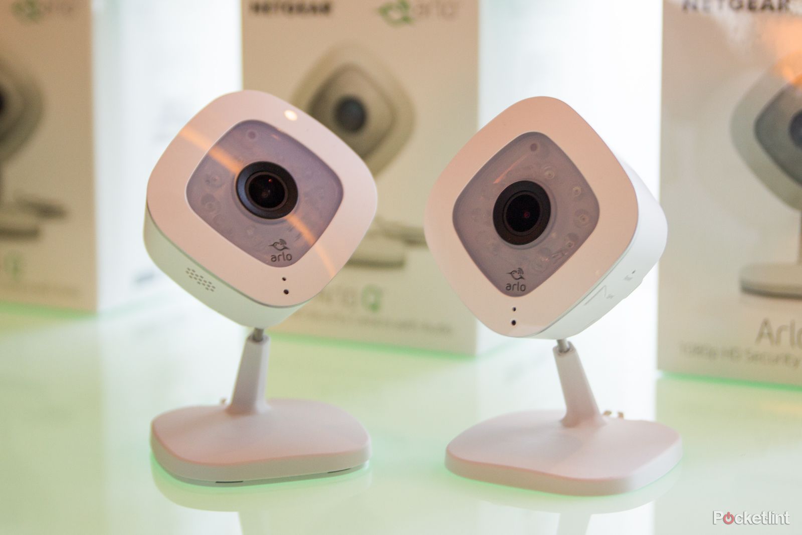 netgear arlo q is a 1080p smart security camera for your home image 1